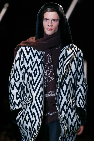 Look 30